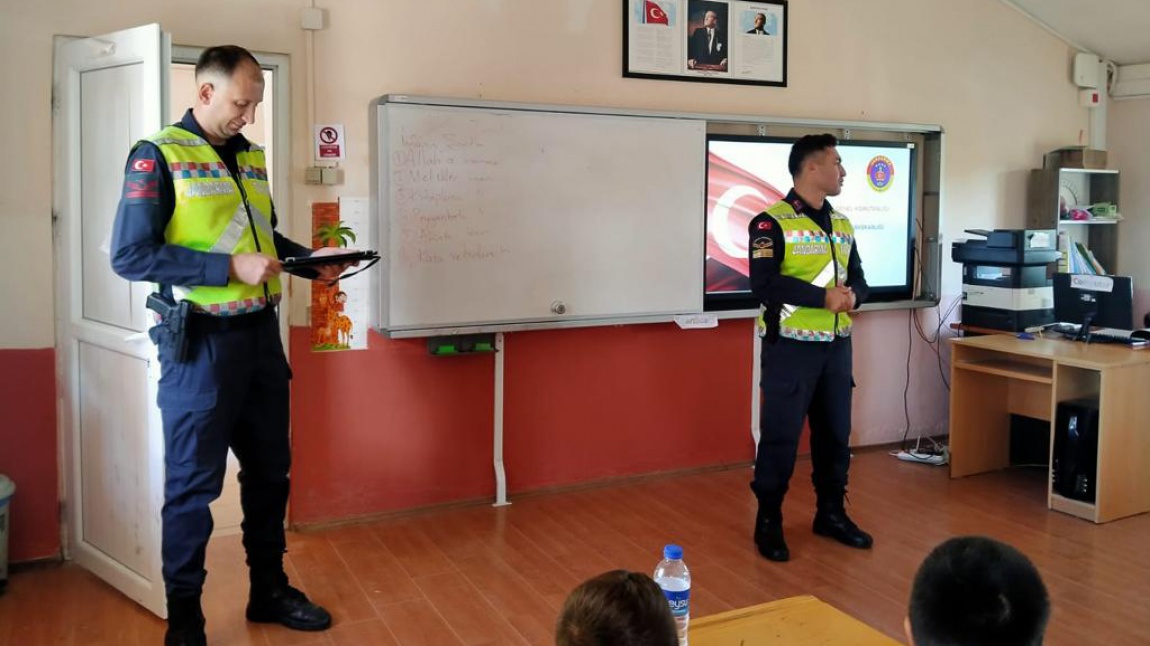 Milas Jandarma Trafik Ekibi Tarafından İlkokulumuza Trafik Eğitimi Semineri Verildi